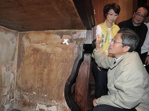 Premier Chang inspects Tainan historical sites damaged by quake