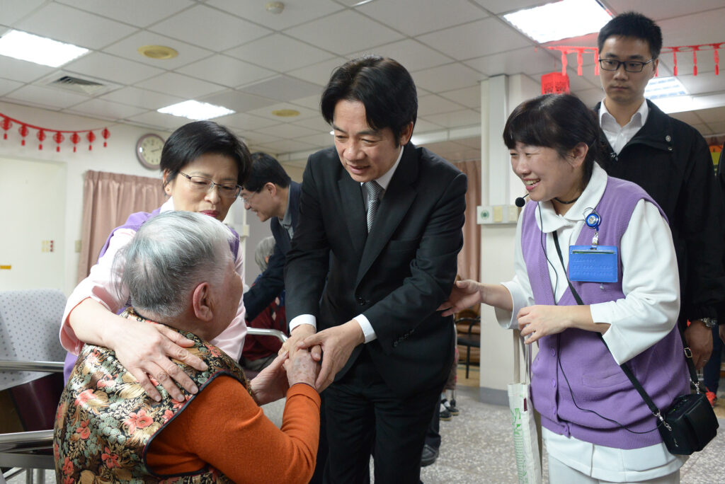 Premier Lai visits daytime senior care center at Cardinal Tien Hospital