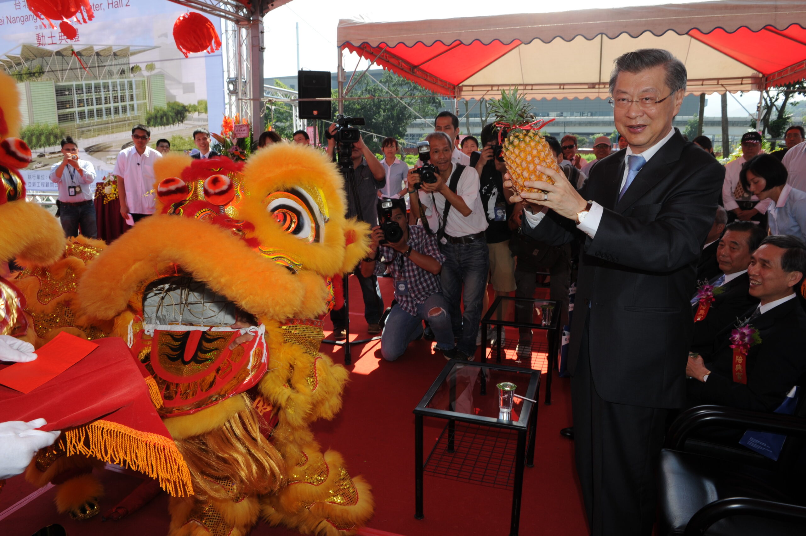 Premier Chen attends exhibition hall groundbreaking