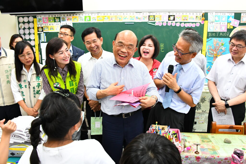 Premier Su inspects school building modernization projects in Tainan City