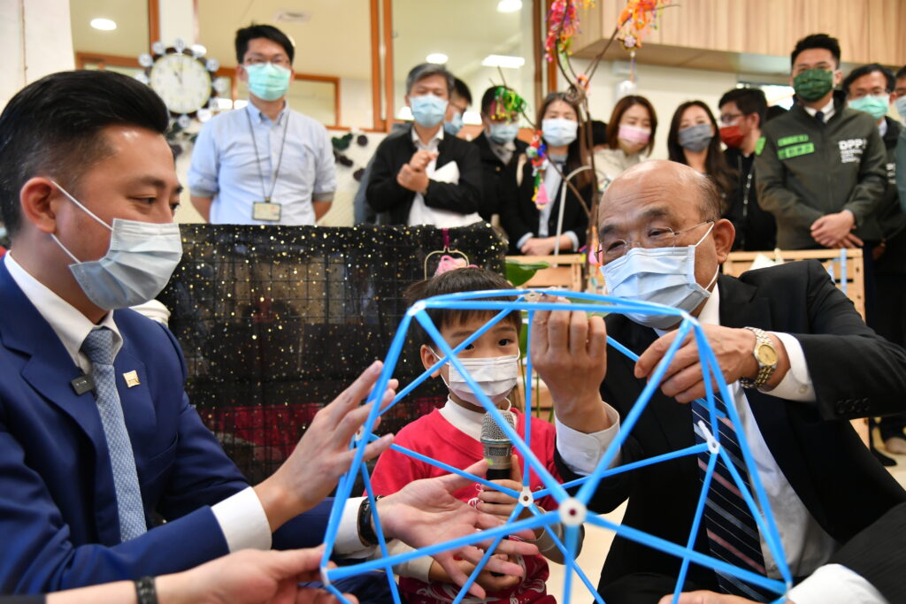 Premier Su attends inauguration of Gaofeng Kindergarten in Hsinchu