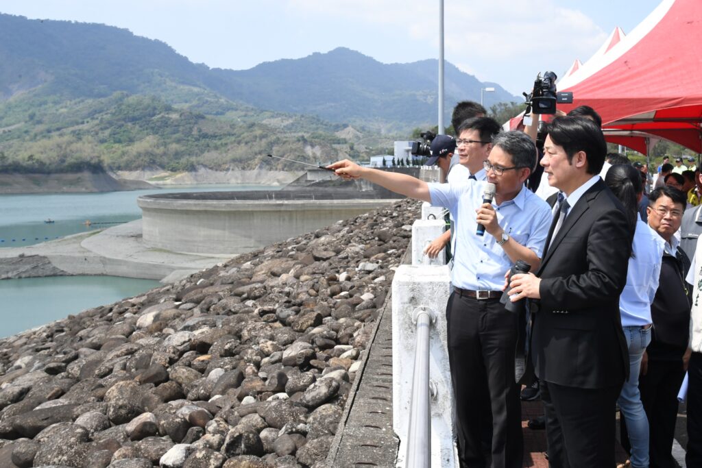 Premier Lai inspects Nanhua Reservoir dam amid water shortage