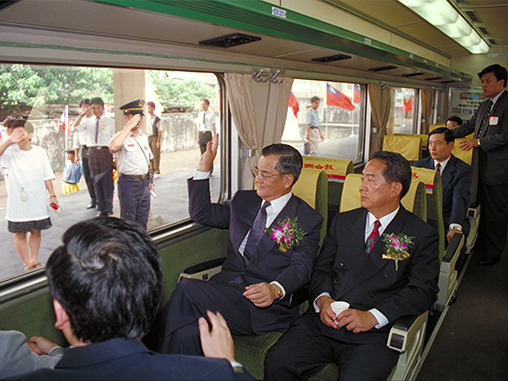 Premier Lien rides new underground railway