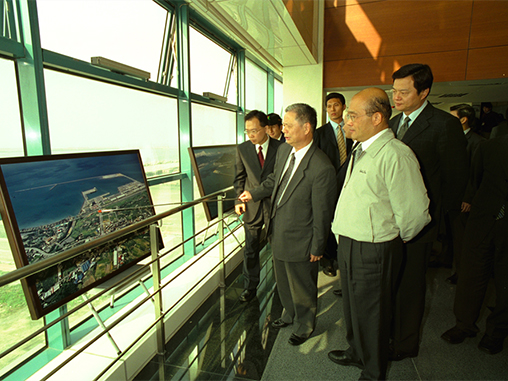 Premier Su surveys Port of Taipei