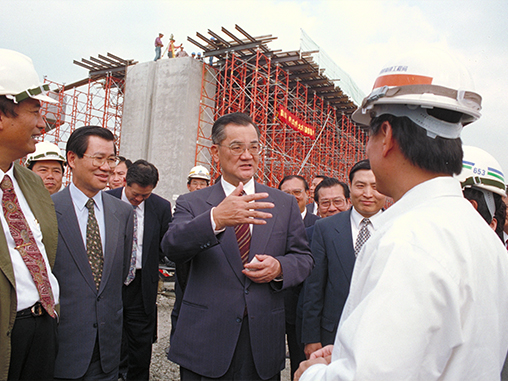 Premier Lien inspects Kaohsiung Interchange project