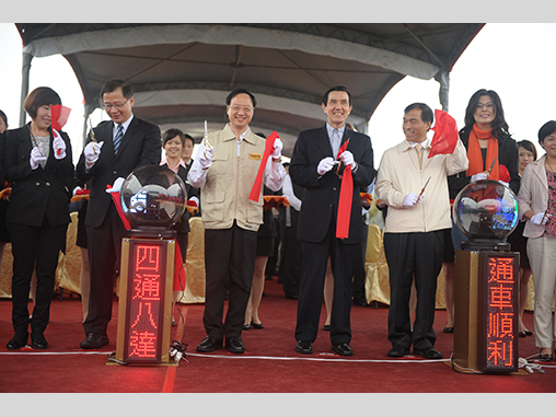 Premier Jiang, President Ma at highway section opening