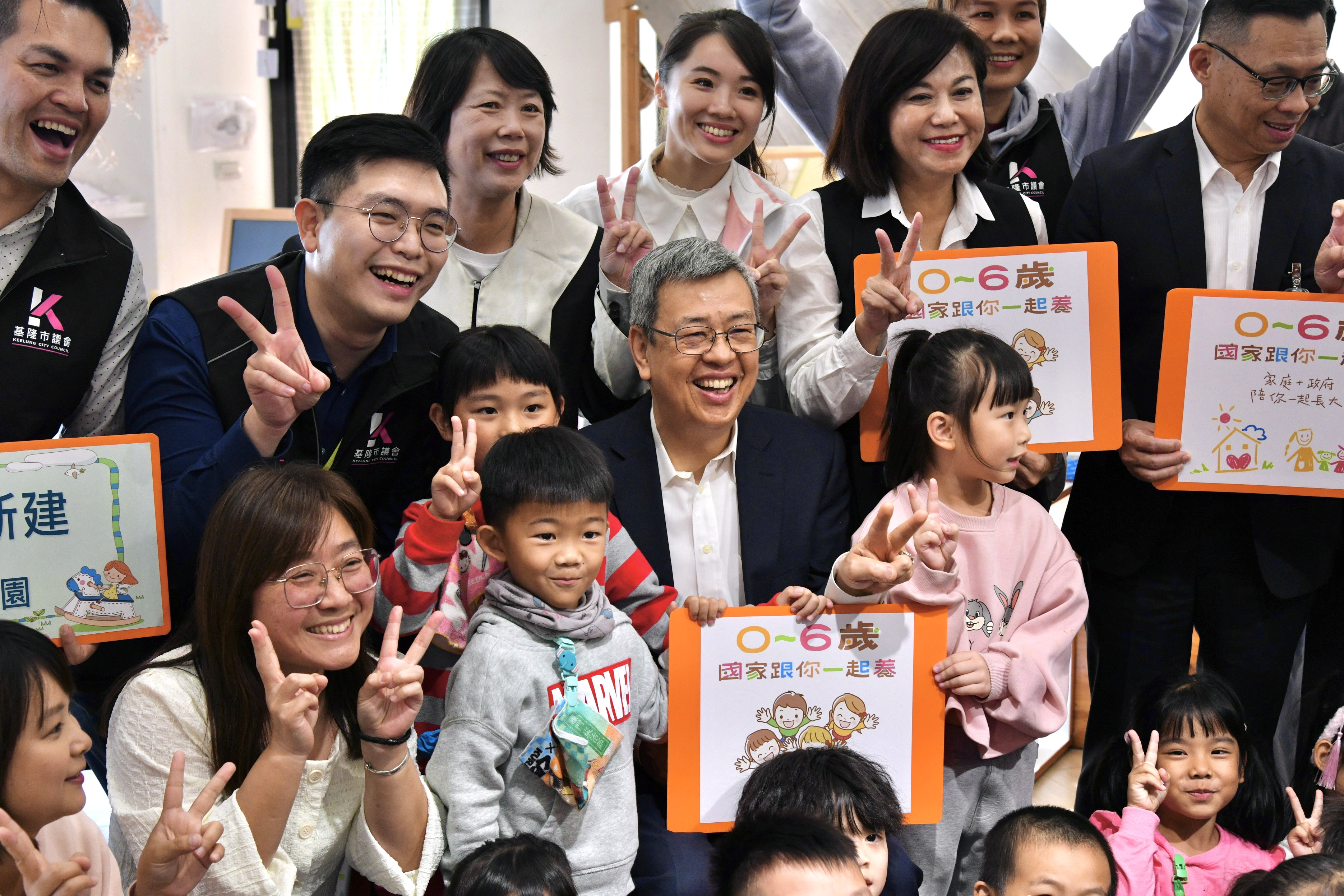 Premier Chen visits a nonprofit preschool in Keelung