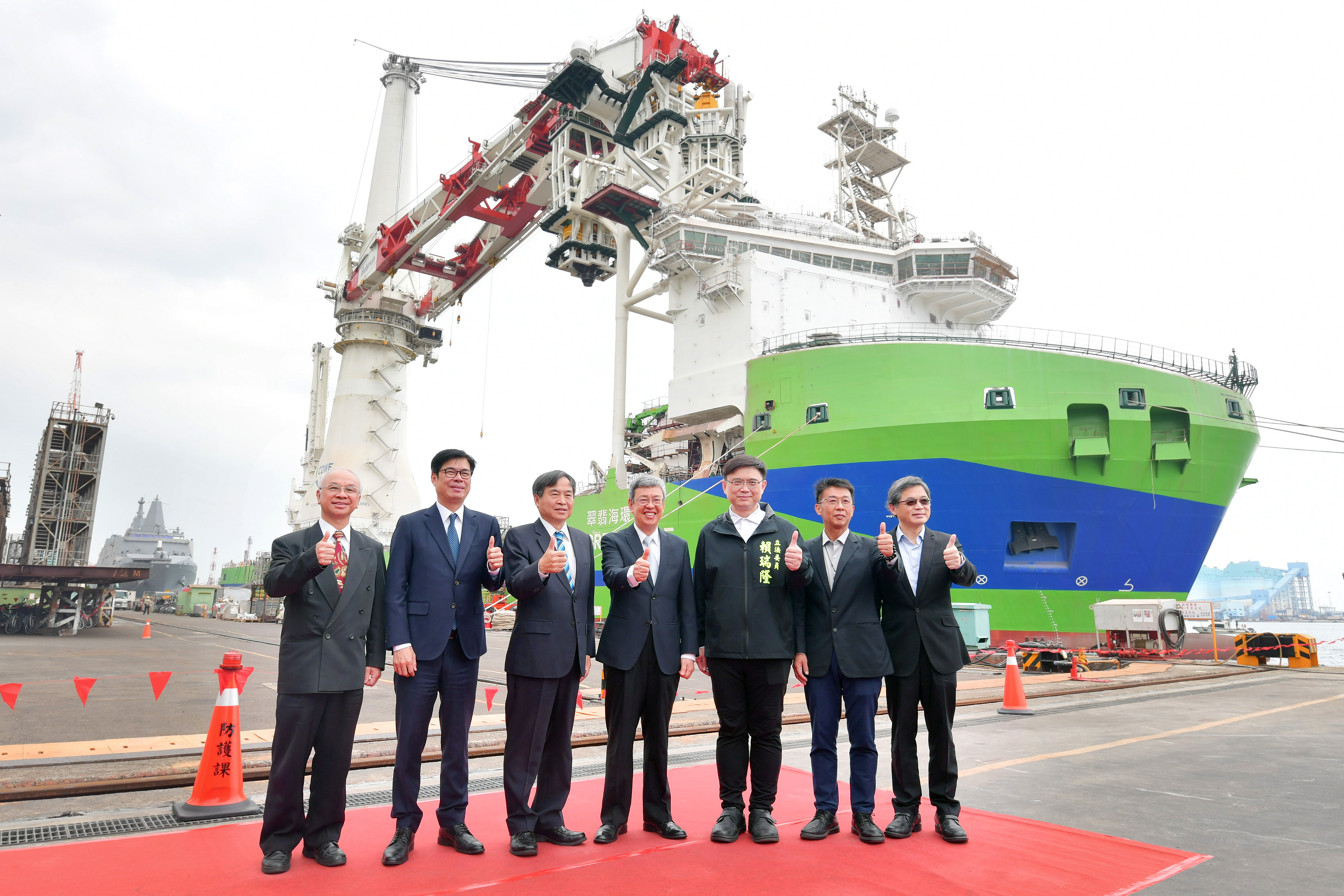 Premier Chen attends the handover of the “Haihsiung” 100-ton Customs ...